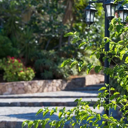 Village Aparthotel 2*