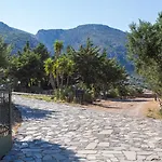 Aparthotel Village 4*