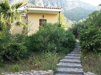 Village Апарт-отель Монемвазия