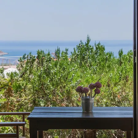 Village モネンバシア