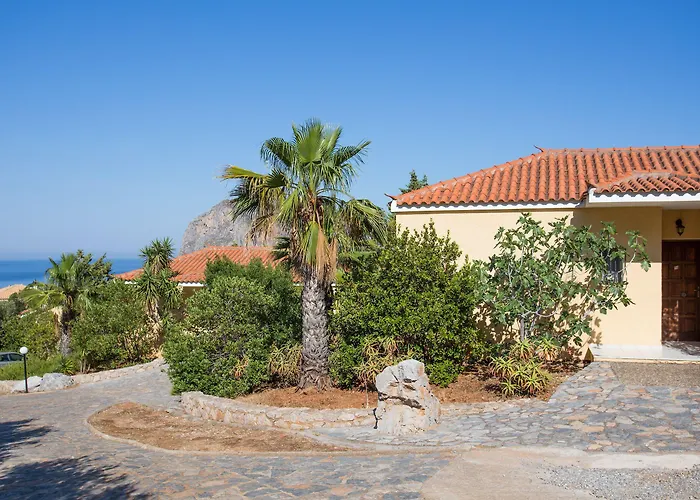 Village מלון דירות מונמבאסיה