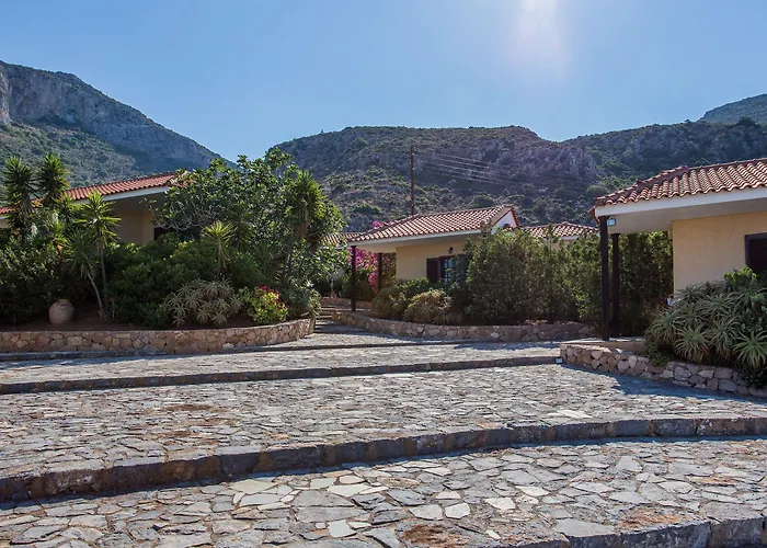 מלון דירות Village