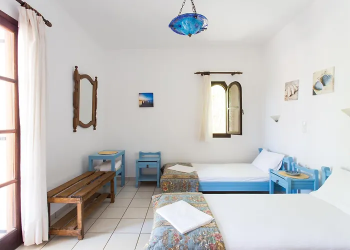 מלון דירות Village 3*